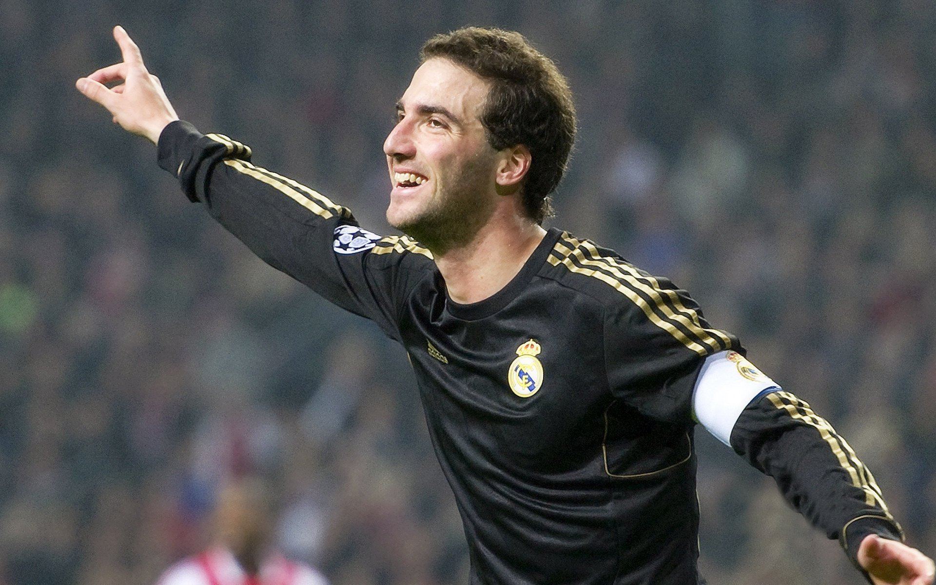 逆境中的“荣耀时刻”,永恒的欧冠经典,荣耀冠军足球